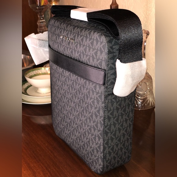 💥SOLD💥 - Micheal Kors - Cooper Flight Bag - NWT - Picture 13 of 15